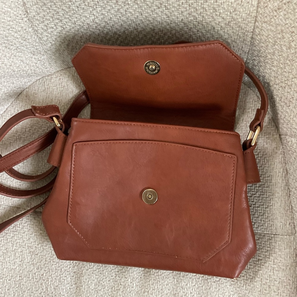 Tan Leather Crossbody Bag Tassel Detail & lots of Pockets - Adjustable Strap 👜 - Picture 4 of 8